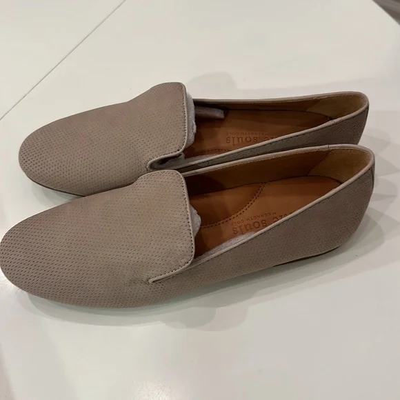 Gentle Souls by Kenneth Cole Women's Eugene 2 Perf Loafer Flat multiple sizes - Picture 5 of 7